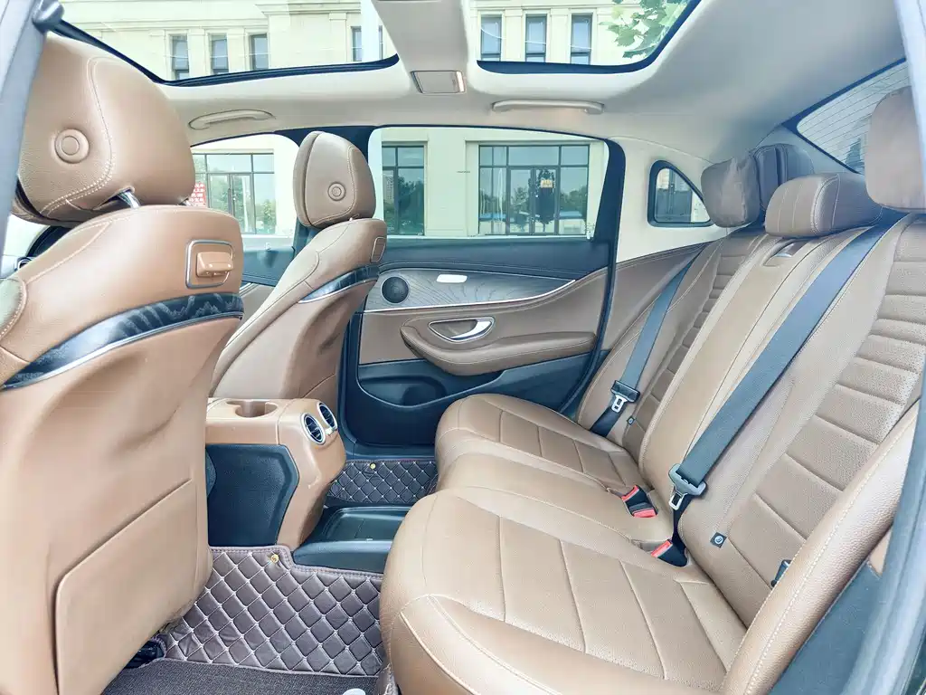 Mercedes-Benz E-Class — миниатюра 6