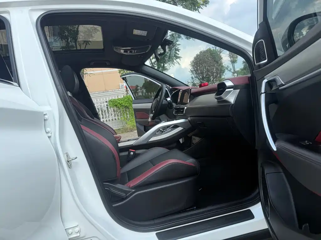 Geely Binyue — миниатюра 9