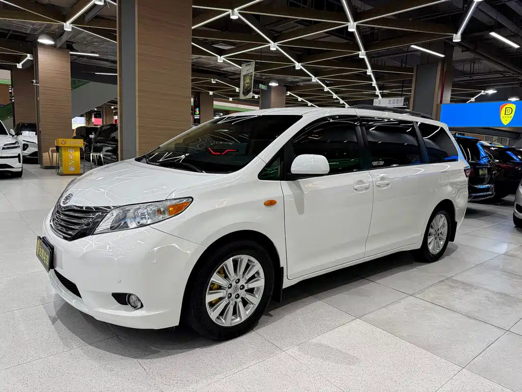 Toyota Sienna — миниатюра 4