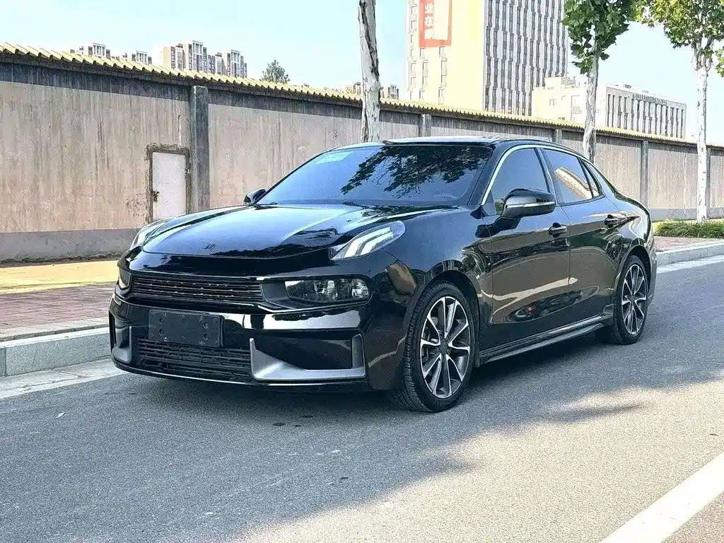 Lynk & Co 03