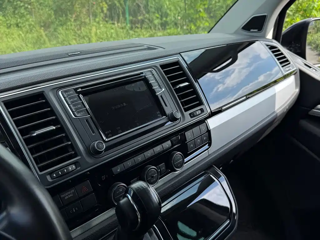 Volkswagen Multivan — миниатюра 4