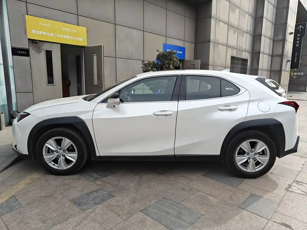 Lexus UX — миниатюра 5