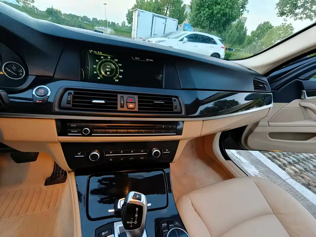 BMW 5 Series — миниатюра 17