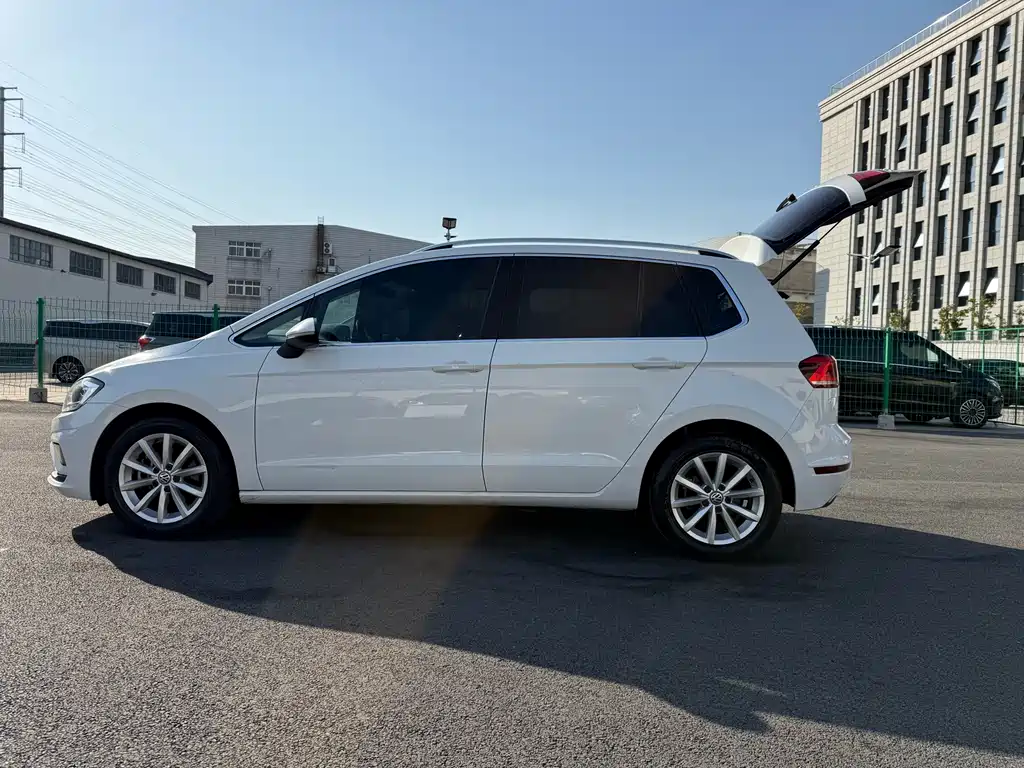 VOLKSWAGEN GOLF*JIAYU