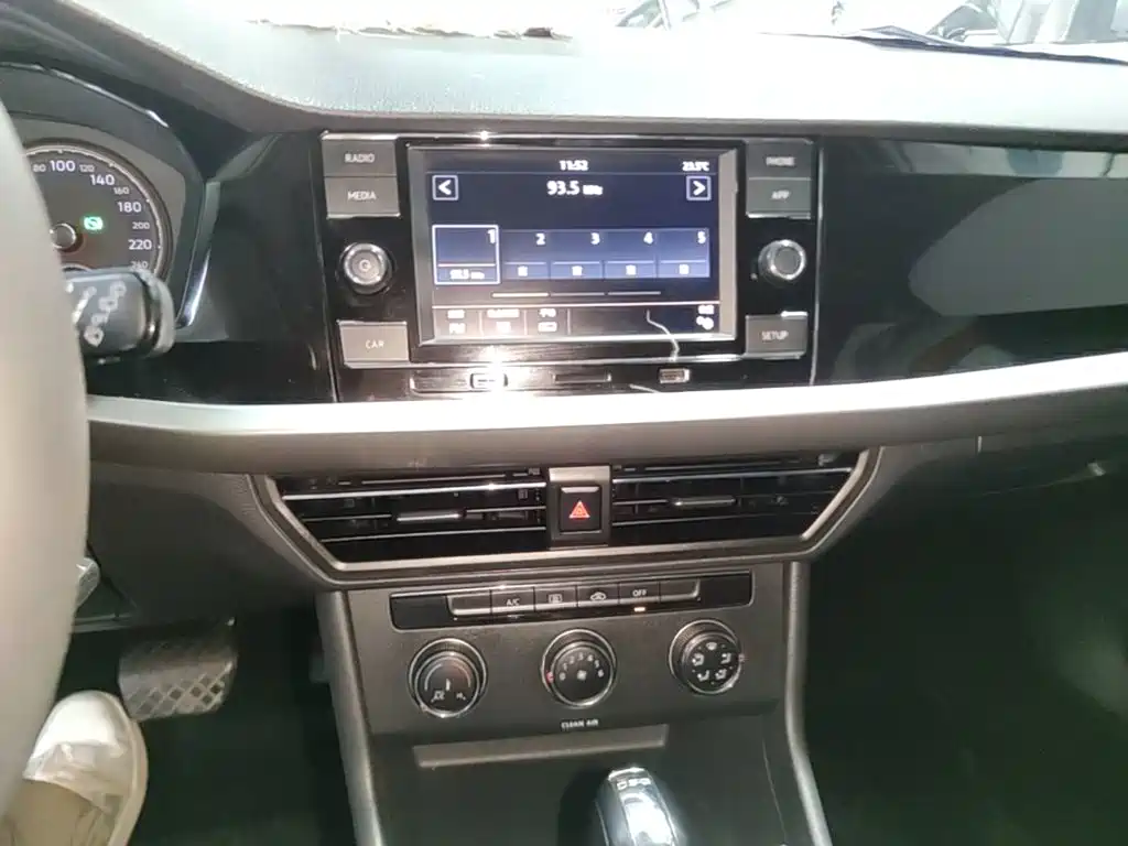 Volkswagen Lavida — миниатюра 13