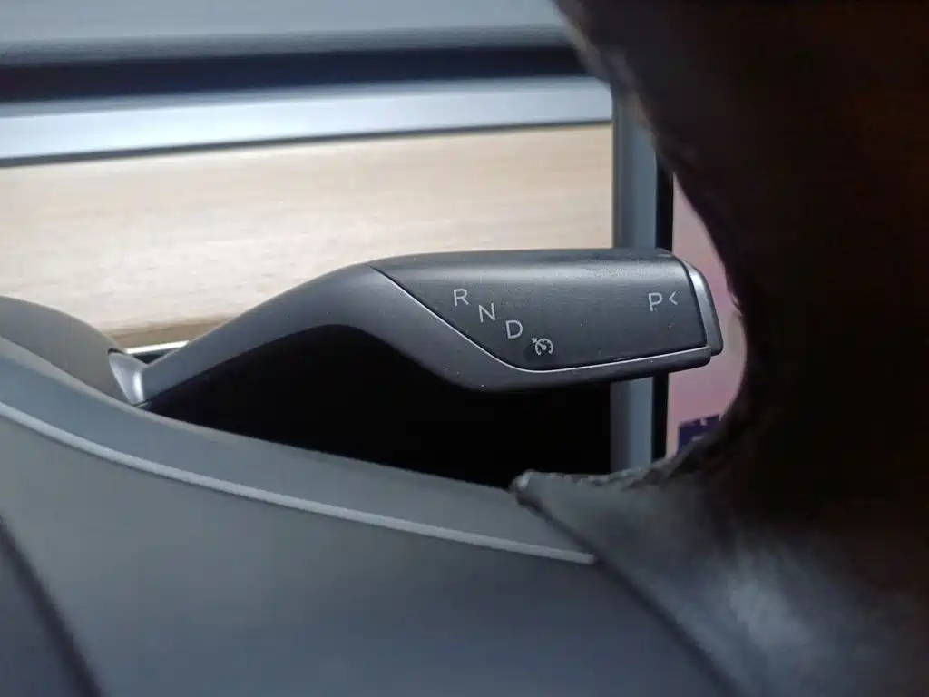 Tesla Model 3 — миниатюра 7