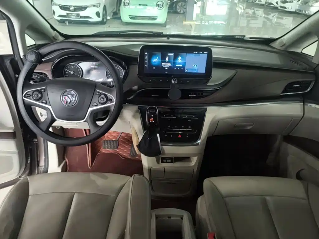 Buick GL8 — миниатюра 10