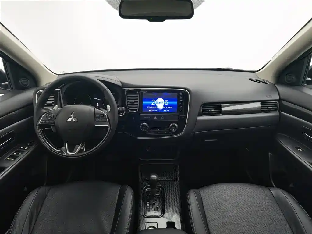 Mitsubishi Outlander 2018 2.4L Elite 5 мест