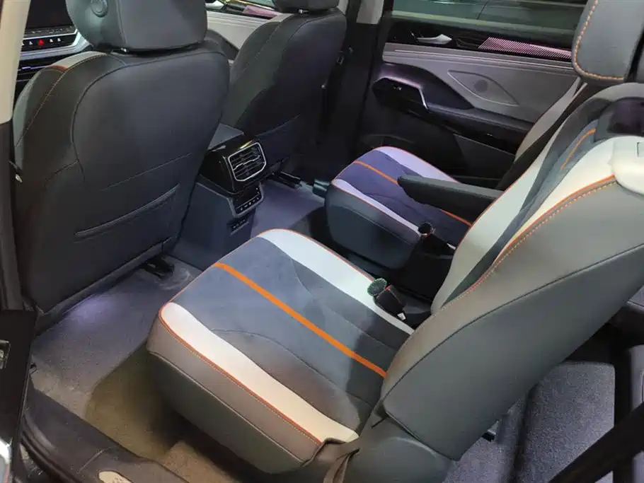 VOLKSWAGEN ID.6 CROZZ