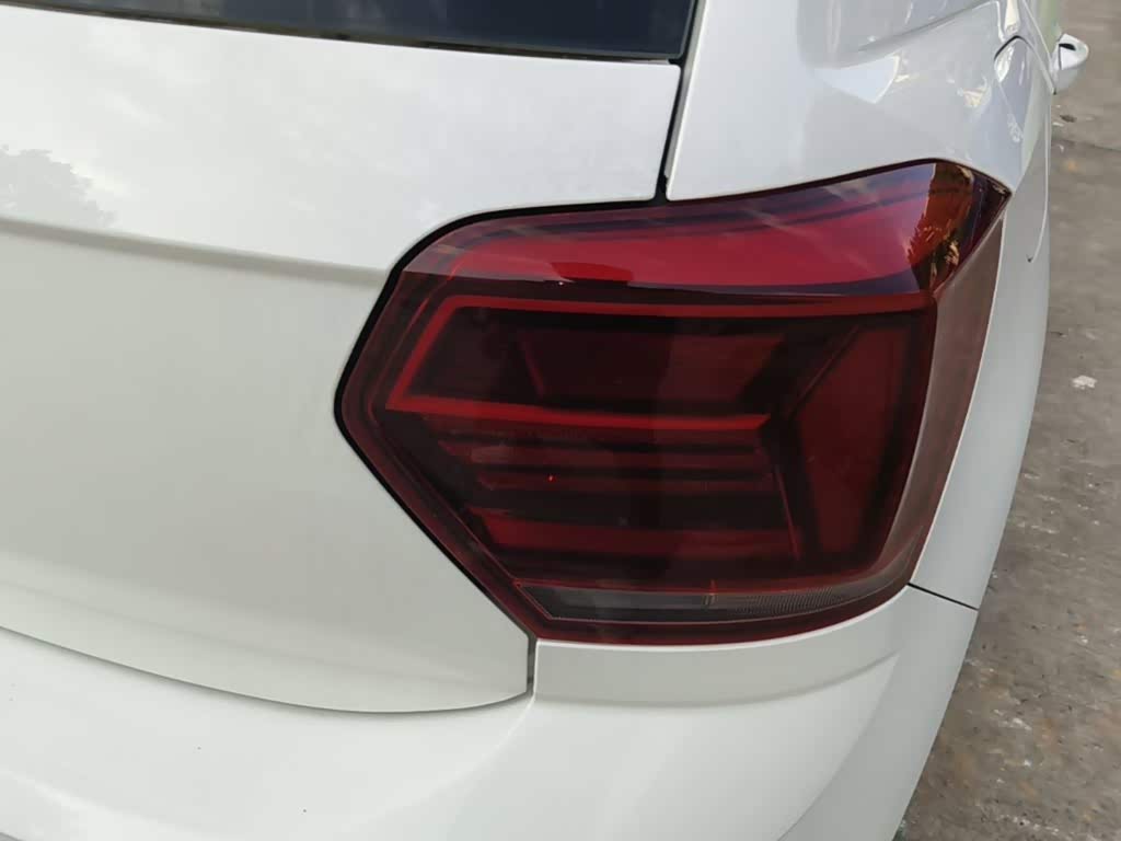 Volkswagen Polo 1.5 л 2021 г. Белый, пробег 24500 км