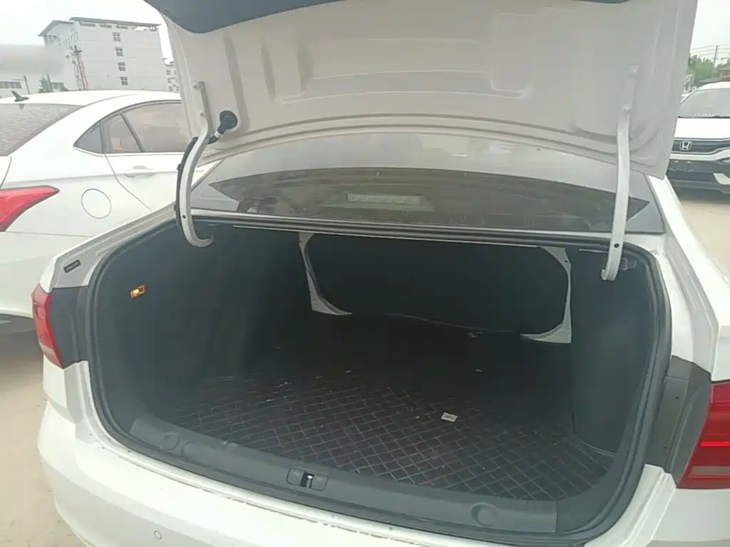 Volkswagen Lavida — миниатюра 19