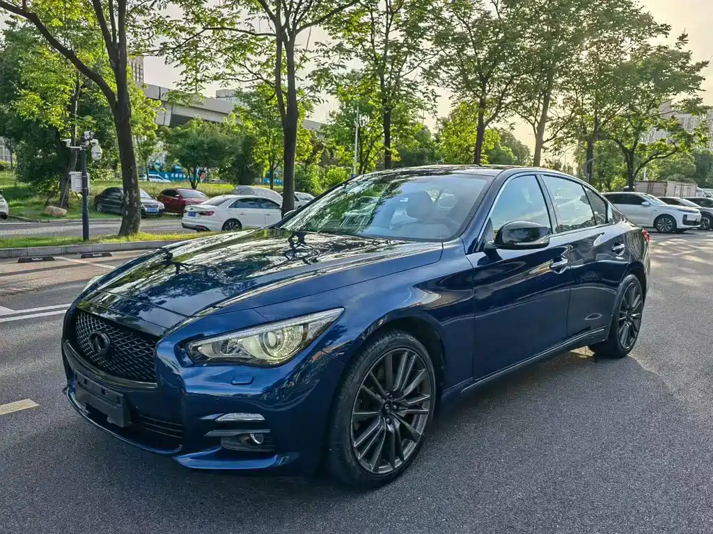 Infiniti Q50L