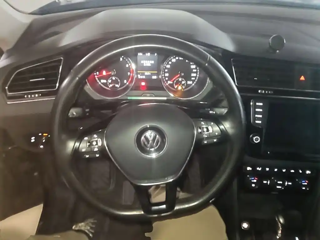 Volkswagen Tiguan L — миниатюра 11
