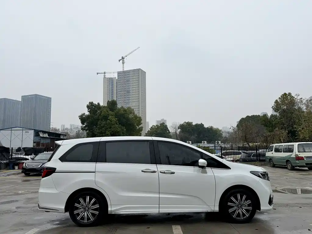 Honda Odyssey 2022 2.0L e:HEV Smart