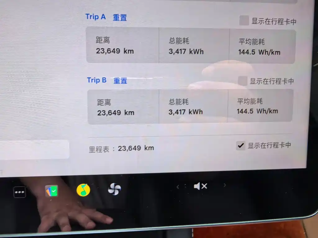 Tesla Model Y — миниатюра 15