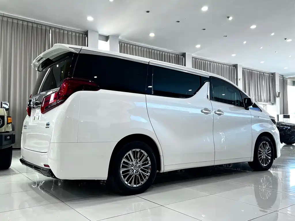 Toyota Alphard — миниатюра 4