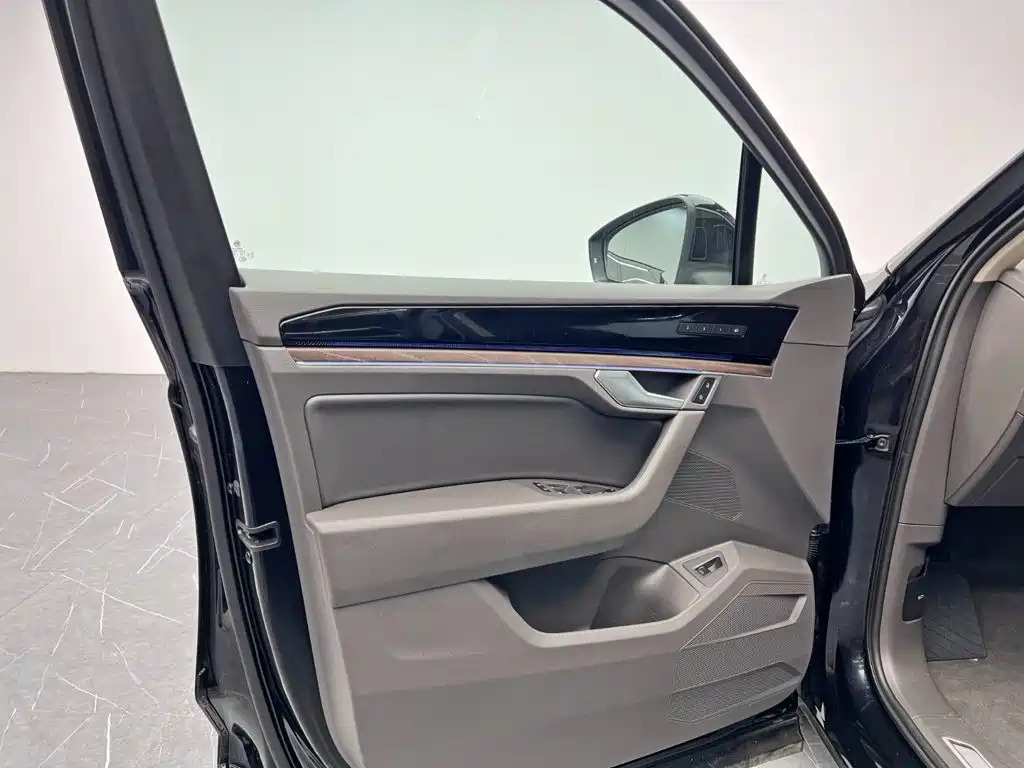 Volkswagen Touareg — миниатюра 13