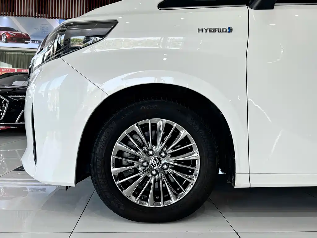 Toyota Alphard — миниатюра 27