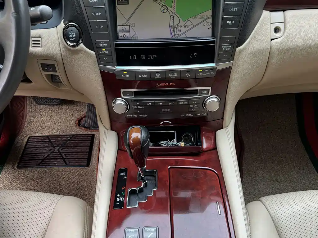 Lexus LS — миниатюра 12