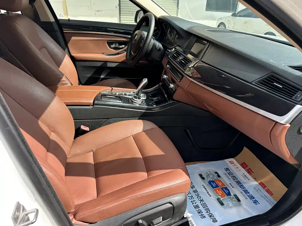 BMW 5 Series — миниатюра 13