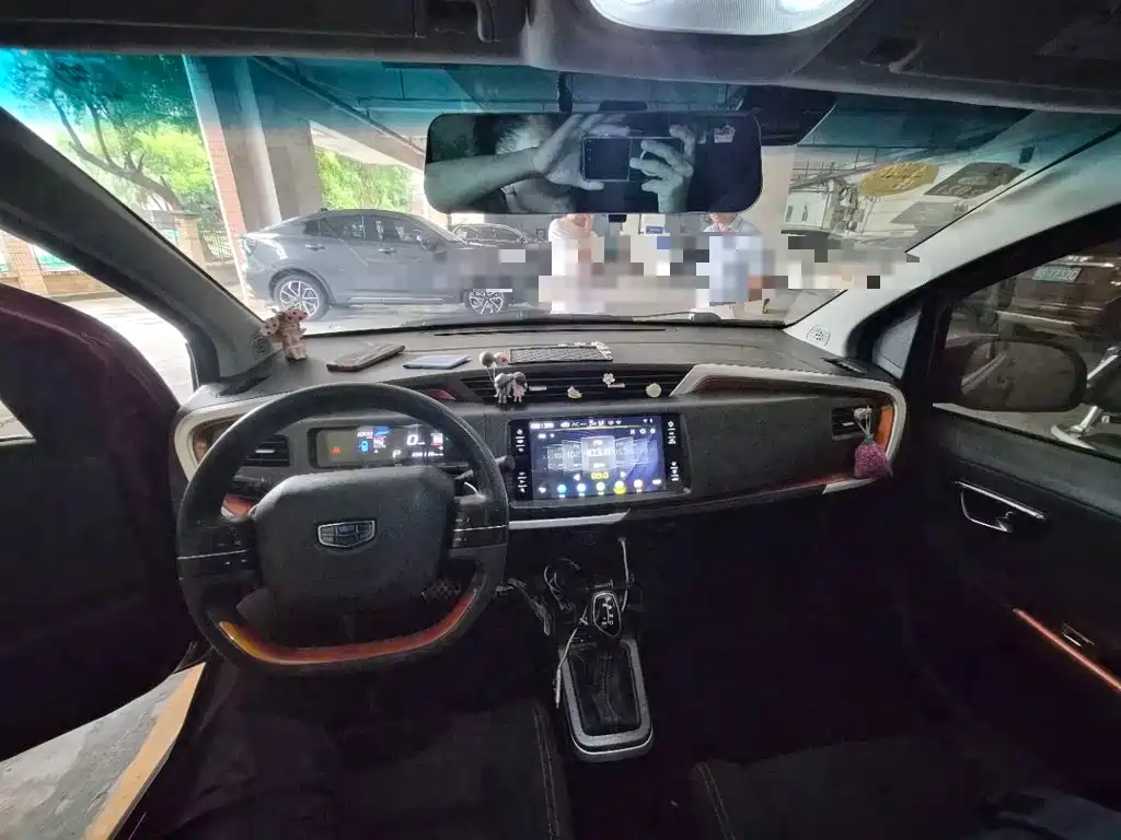 Geely Vision X1 — миниатюра 5