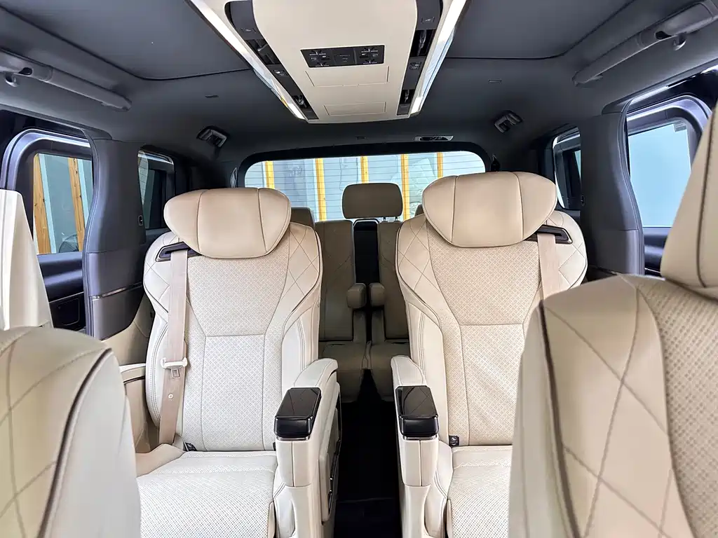 Toyota Alphard — миниатюра 11