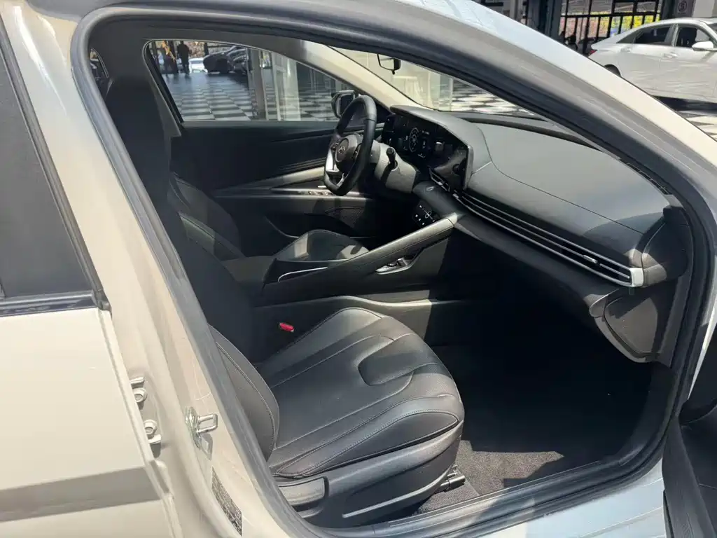 Hyundai Elantra — миниатюра 22