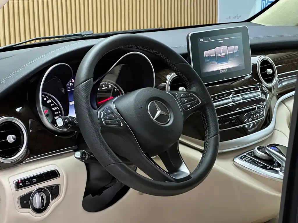 Mercedes-Benz V-Class — миниатюра 8