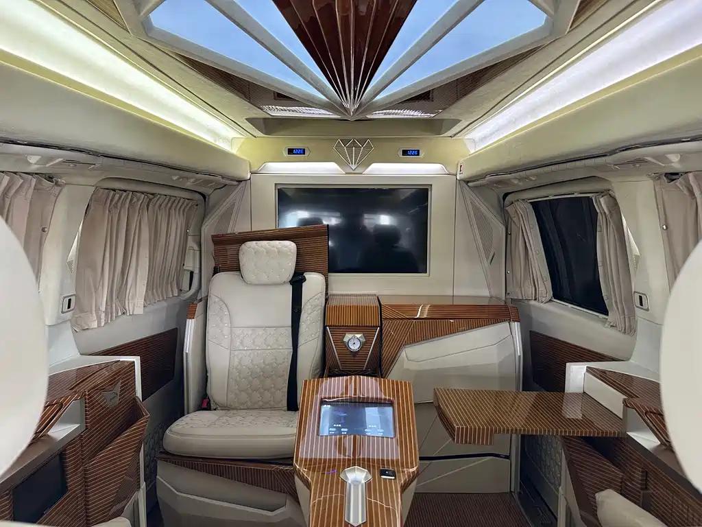Mercedes-Benz V-Class — миниатюра 17