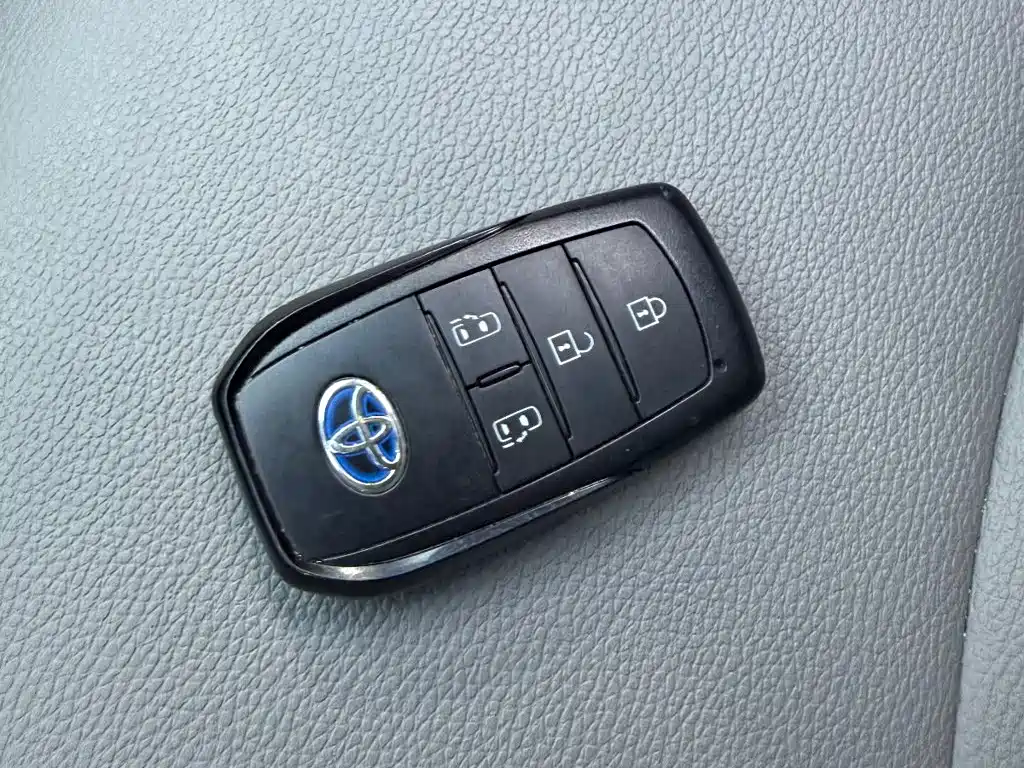 Toyota Granvia — миниатюра 10