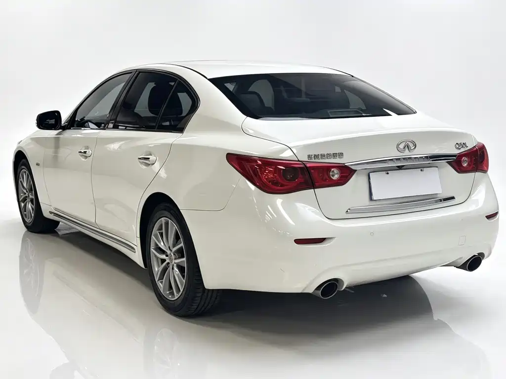 Infiniti Q50L 2015 2.0T Comfort