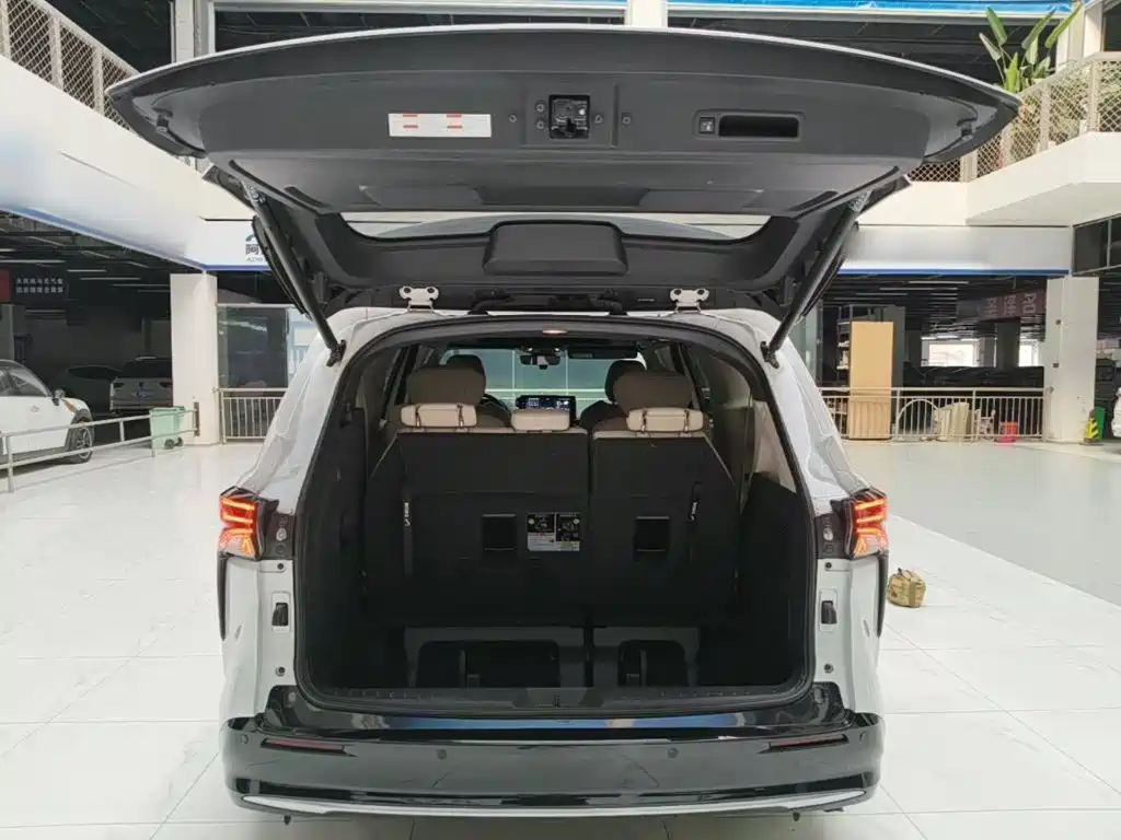 Toyota Sienna — миниатюра 19