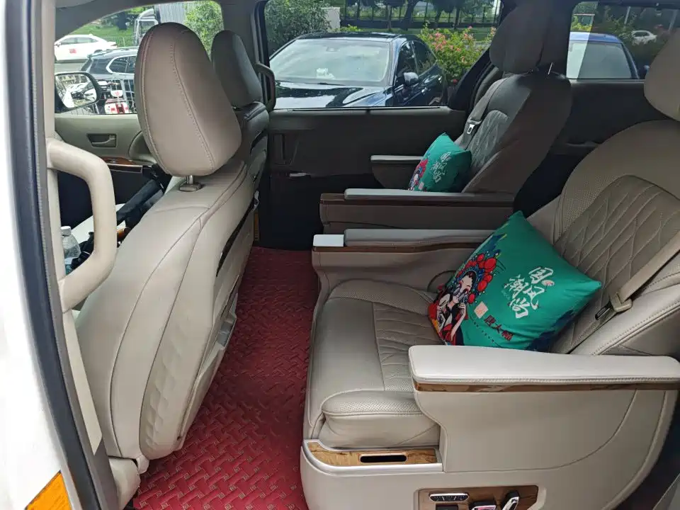 Toyota Sienna — миниатюра 6
