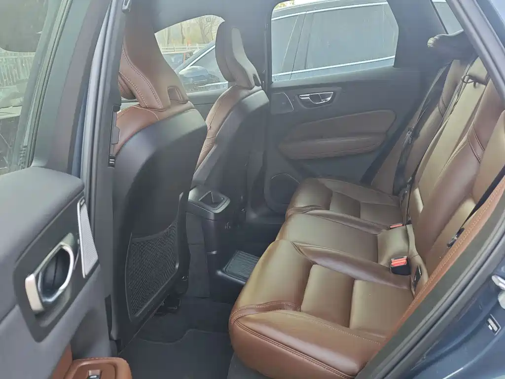 VOLVO XC60 PLUG IN HYBRID