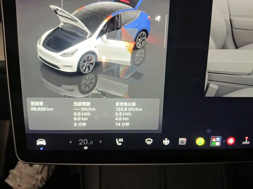 Tesla Model Y — миниатюра 12