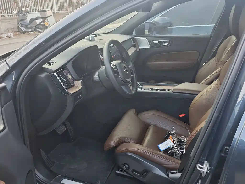 VOLVO XC60 PLUG IN HYBRID