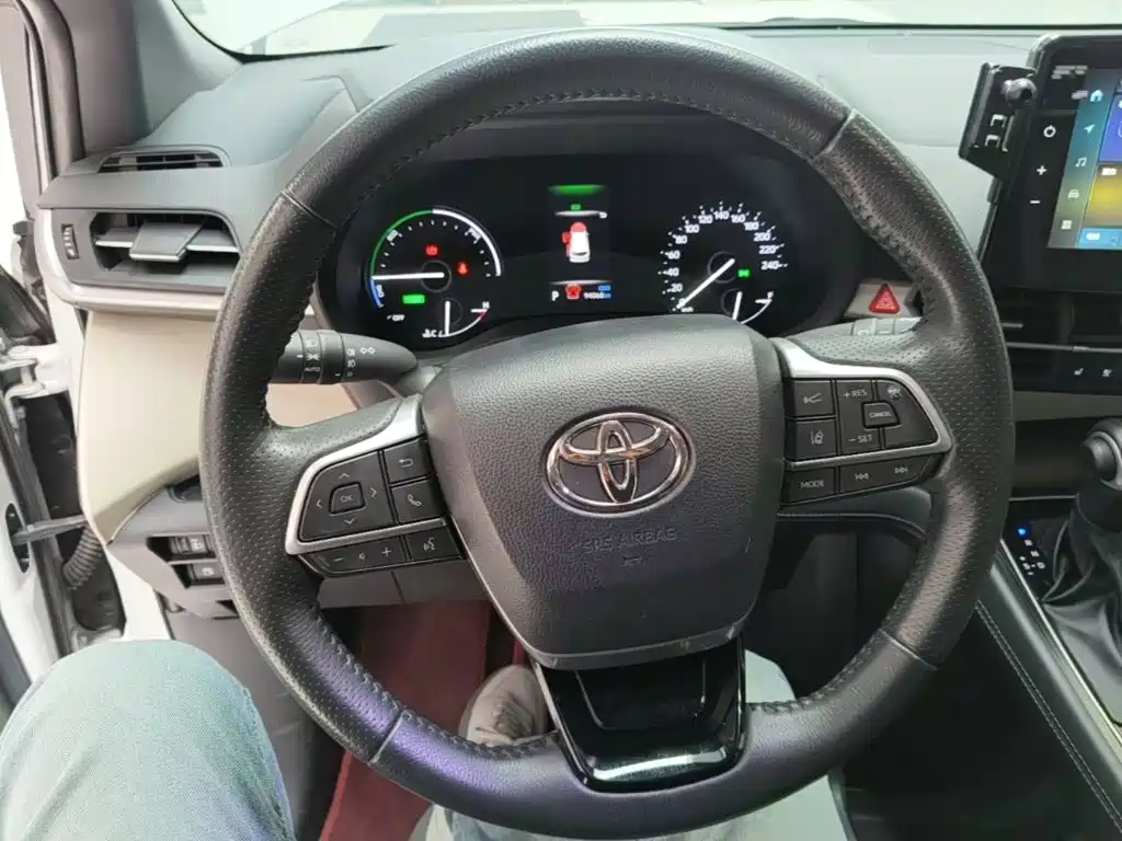 Toyota Sienna — миниатюра 11