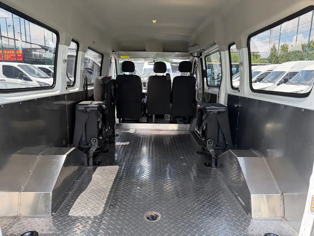 Maxus V80 — миниатюра 8