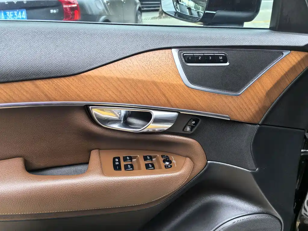 Volvo XC90 — миниатюра 7