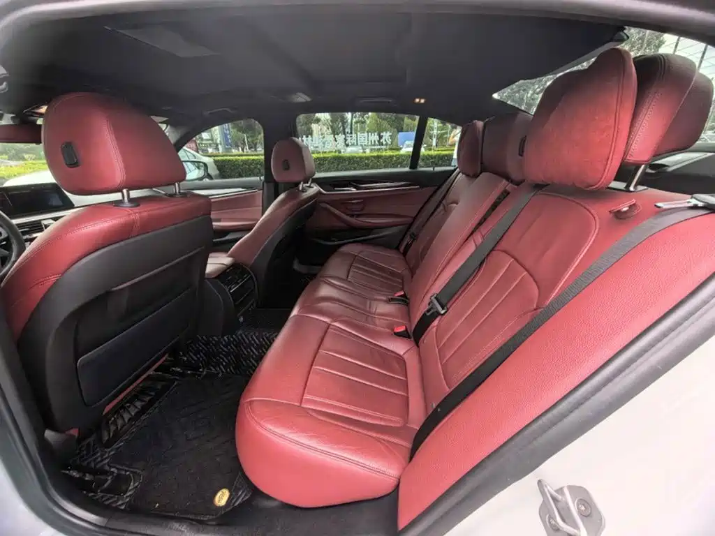 BMW 5 Series — миниатюра 13