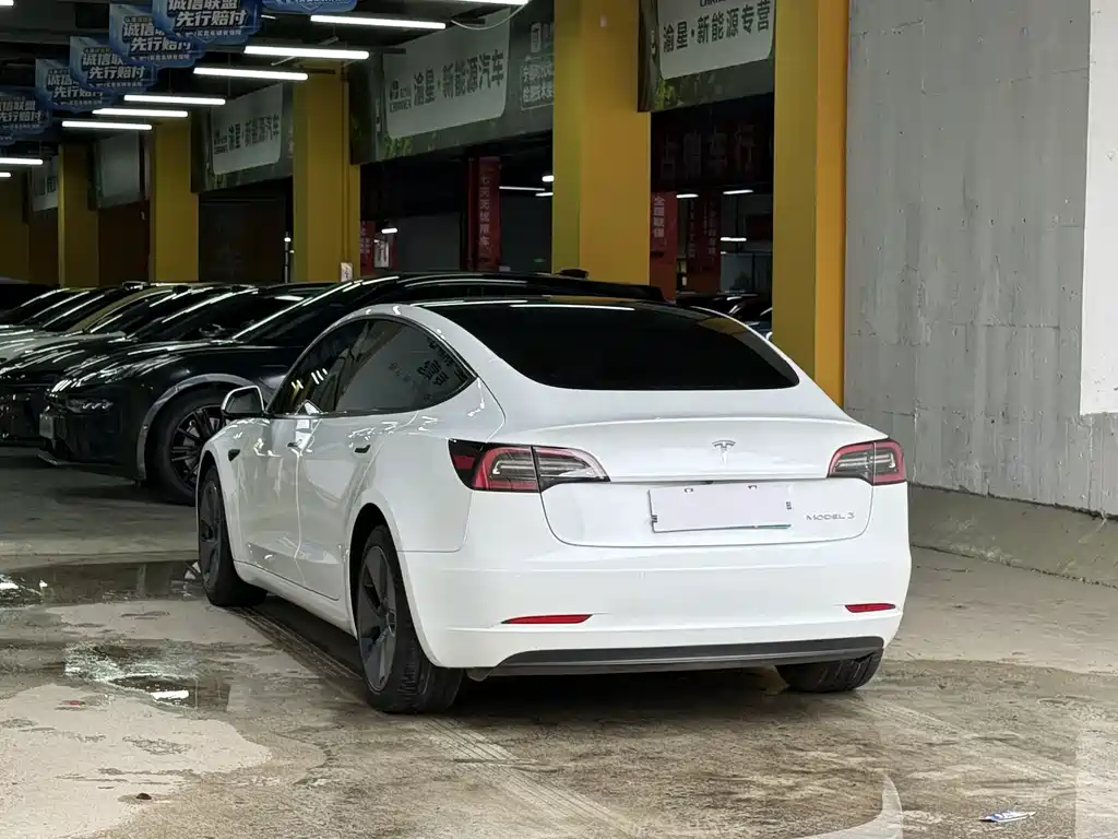 Tesla Model 3 — миниатюра 7