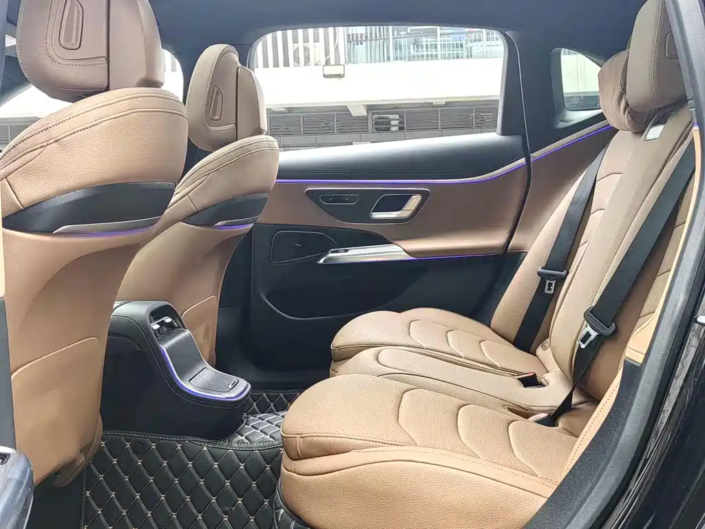 Mercedes-Benz E-Class — миниатюра 5