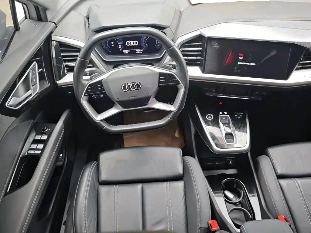 Audi Q4 e-tron — миниатюра 4