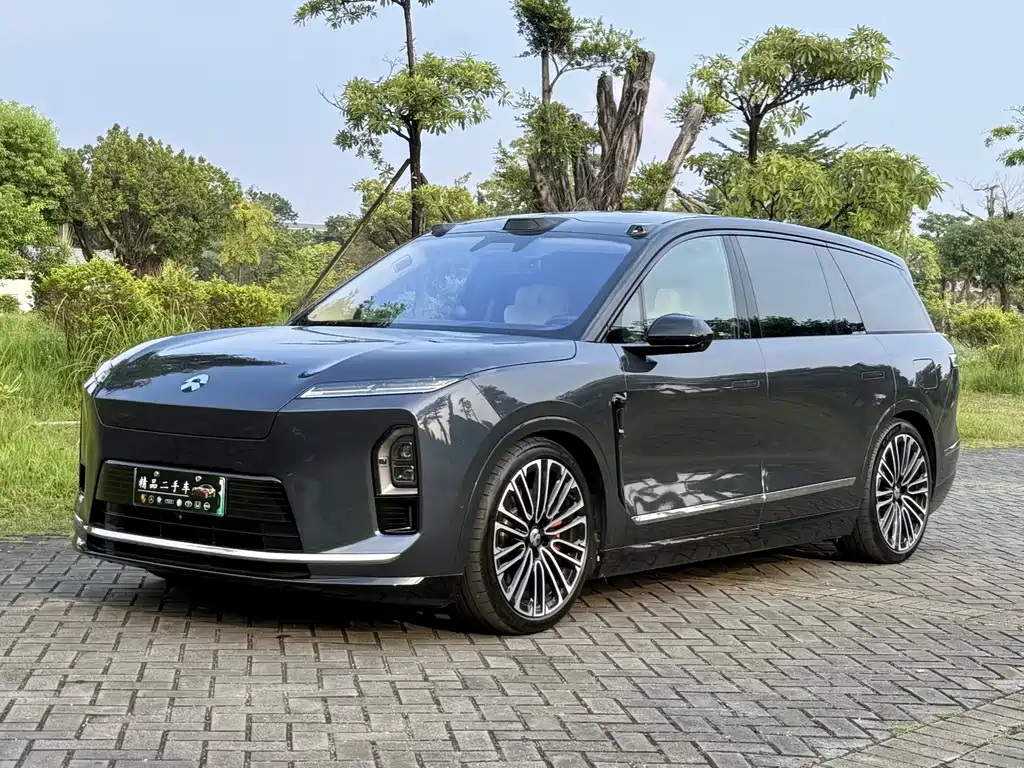 NIO ES8