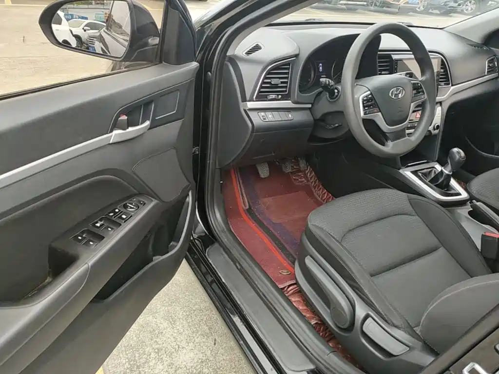 Hyundai Elantra — миниатюра 16