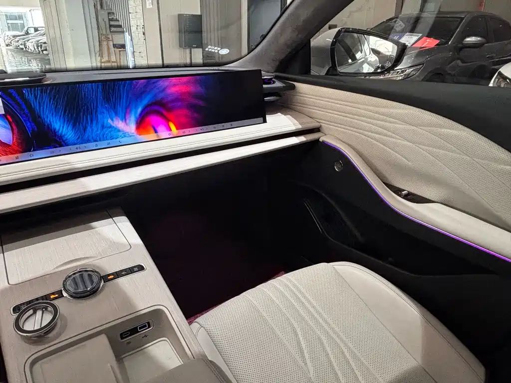 GEELY GALAXY GALAXY E8