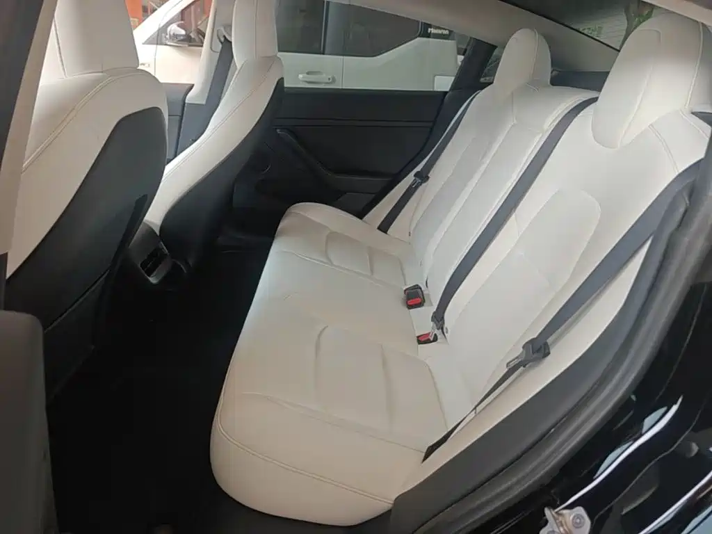 Tesla Model 3 — миниатюра 17