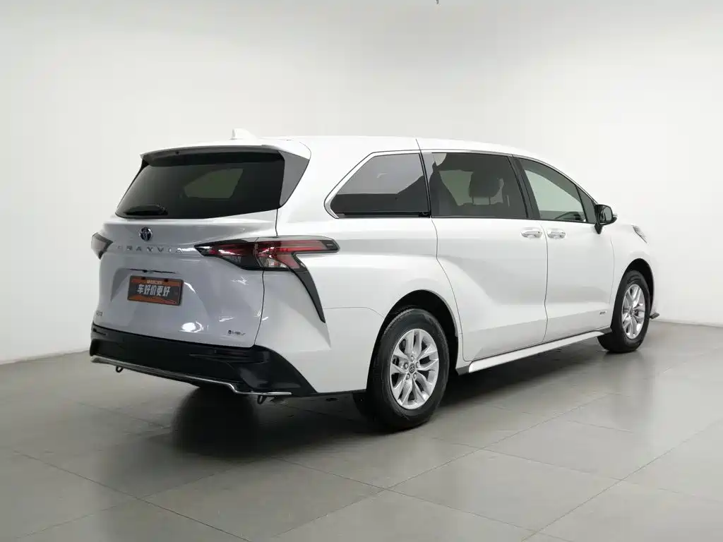 Toyota Granvia — миниатюра 2