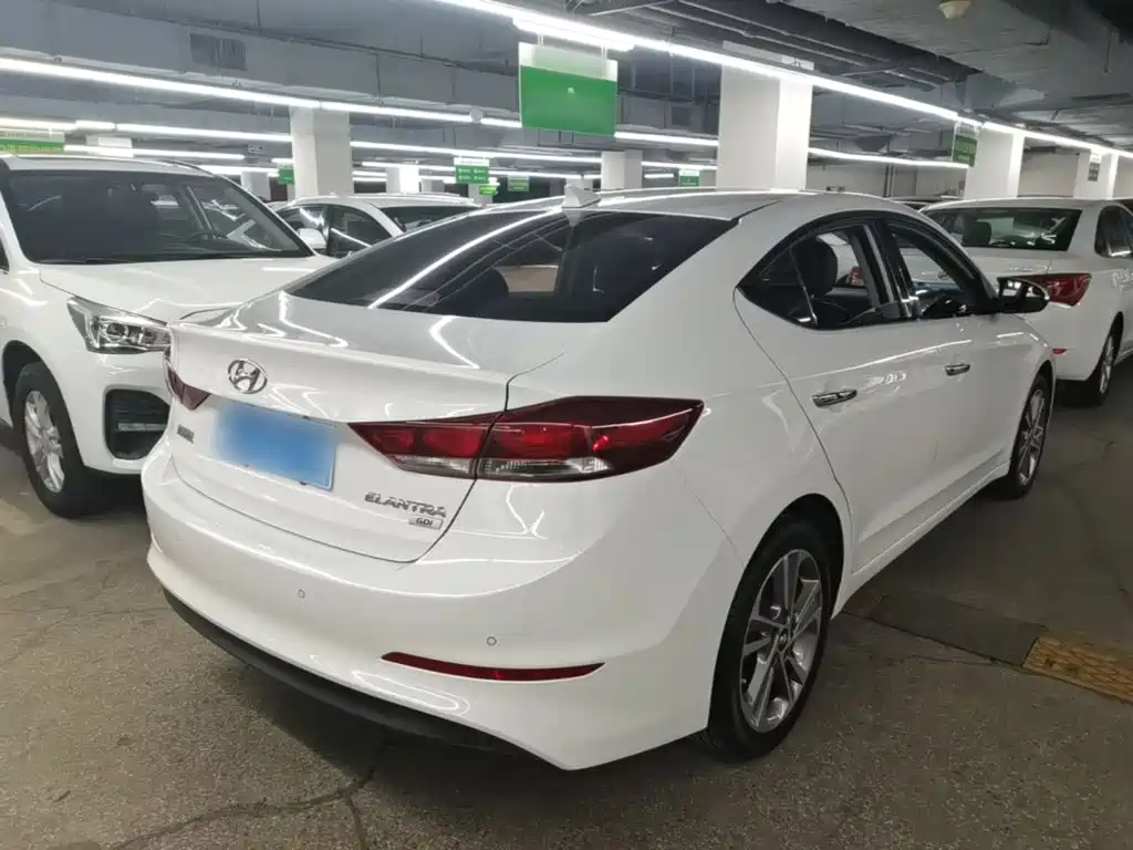 Hyundai Elantra — миниатюра 7