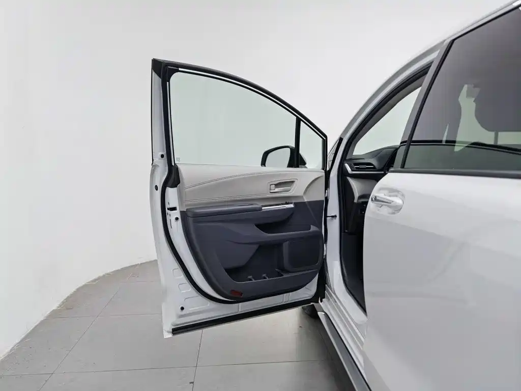 Toyota Granvia — миниатюра 8